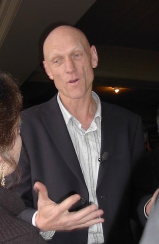 Federal Education Minister Peter Garrett has pushed the states toward decentralisation.